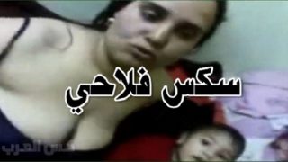 فلاحة مصرية شرموطة تتناك امام ابنها
